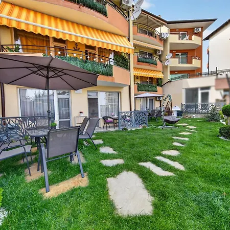 дани и мони Appartement *